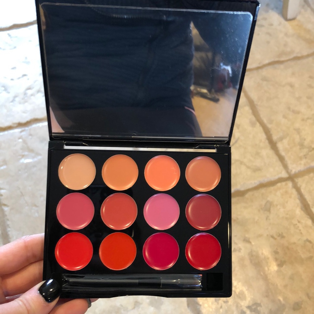 ISH lip palette